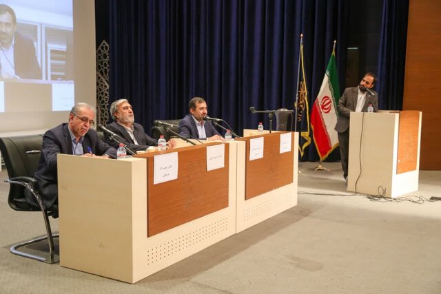 شفافیت حق مردم است/ ما وامدار هیچ شخص یا گروهی نیستیم