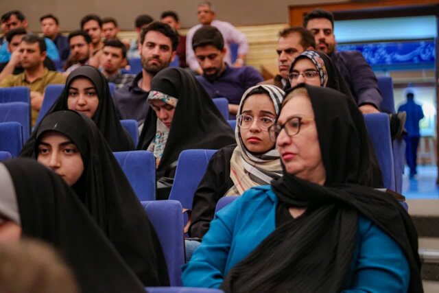 شفافیت حق مردم است/ ما وامدار هیچ شخص یا گروهی نیستیم