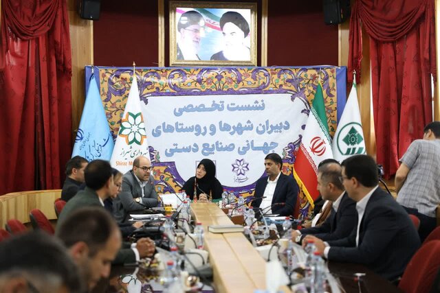 لزوم توجه به صنایع دستی به عنوان اقتصاد هویت بنیان/ افتتاح ۱۲ خانه صنایع دستی در شیراز