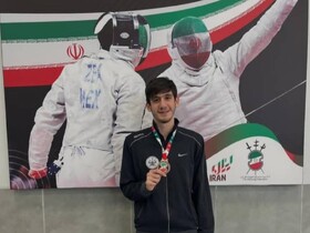 مدال برنز کشوری بر گردن شمشیرباز اهل فارس