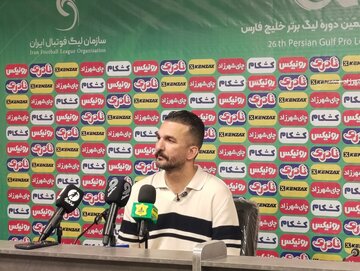 سرمربی نفت آبادان: باید به تیم تازه وارد لیگ برتر، فرصت داد