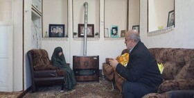شهدا زنده‌اند و جامعه را در مسیر درست هدایت می‌کنند