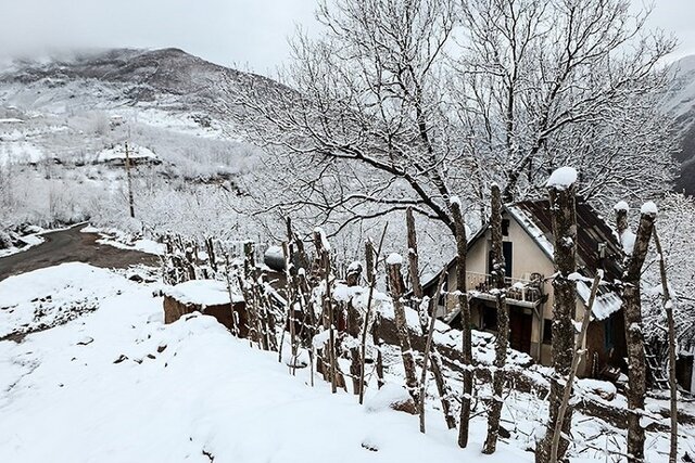 محاصره ۵۰ روستای رحیم آباد در برف - ایسنا
