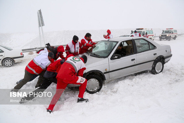 کمک رسانی به ۱۰ حادثه دیده و ۶ مصدوم در پی بارش برف در گیلان