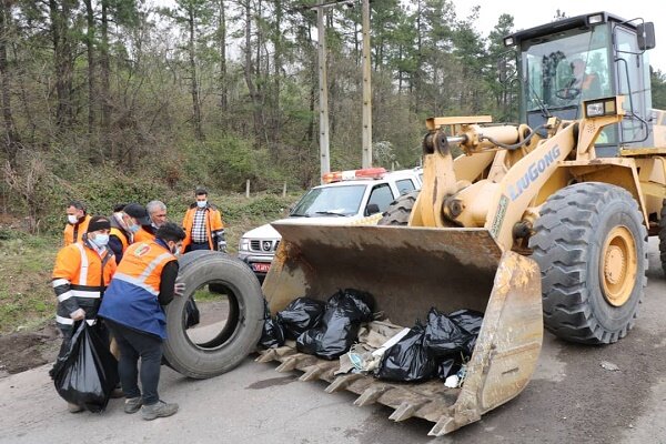 ۳۵۰ راهدار حریم محورهای شریانی گیلان را پاکسازی کردند