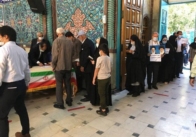 مشارکت پرشور مردم حماسه ساز شهرستان لاهیجان در پای صندوق های رای