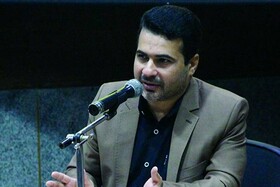 ادبیات مقاومت به کمک دیپلماسی بیاید/ اصلا شعر بدون ایدئولوژی نداریم