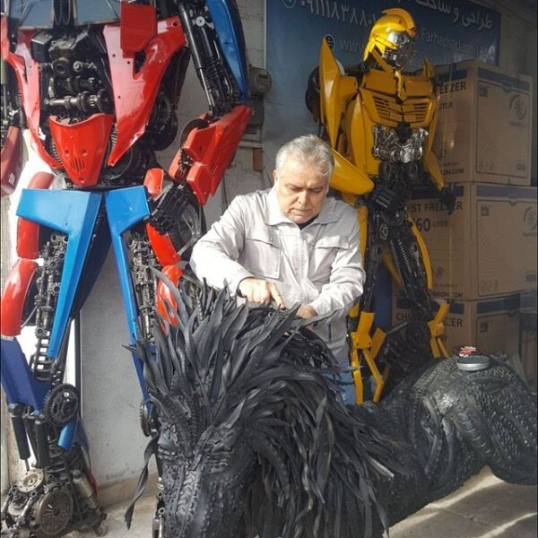 ساخت مجسمه با ضایعات/ دستهایی که به دورریزها جانی دوباره می دهد