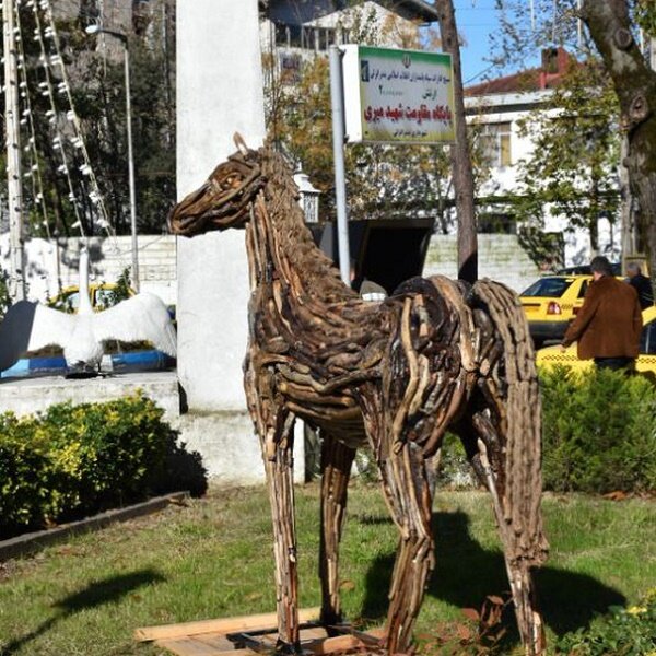 ساخت مجسمه با ضایعات/ دستهایی که به دورریزها جانی دوباره می دهد