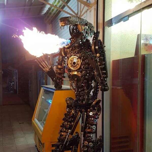 ساخت مجسمه با ضایعات/ دستهایی که به دورریزها جانی دوباره می دهد