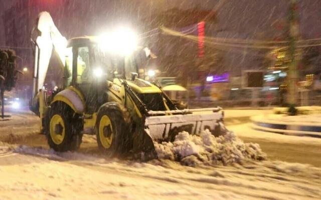 انجام عملیات نمکپاشی در محور سراوان – امامزاده هاشم/بارش سنگین برف در بخش سنگر انجام عملیات نمکپاشی در محور سراوان – امامزاده هاشم/بارش سنگین برف در بخش سنگر