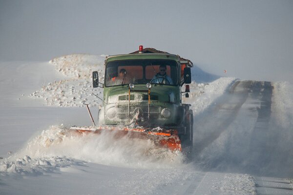 برفروبی ۵ میلیون مترمکعبی محورهای گیلان/ انسداد راه ۳۲ روستا برفروبی ۵ میلیون مترمکعبی محورهای گیلان/ انسداد راه ۳۲ روستا