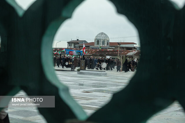 آغاز ایام الله دهه فجر با گلباران گلزار شهدای رشت