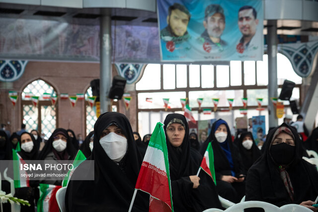 آغاز ایام الله دهه فجر با گلباران گلزار شهدای رشت