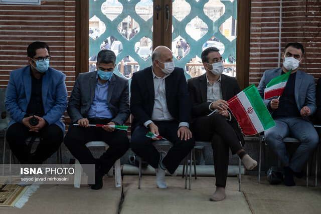 آغاز ایام الله دهه فجر با گلباران گلزار شهدای رشت