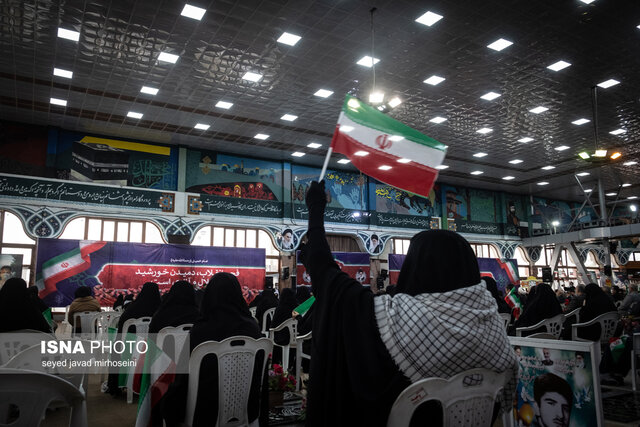 آغاز ایام الله دهه فجر با گلباران گلزار شهدای رشت