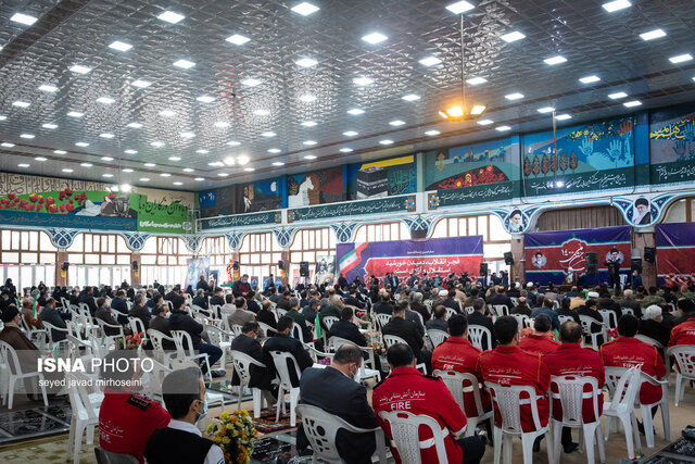 آغاز ایام الله دهه فجر با گلباران گلزار شهدای رشت