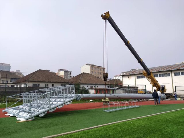 راه اندازی دکلهای روشنایی ورزشگاه وحدت آستارا