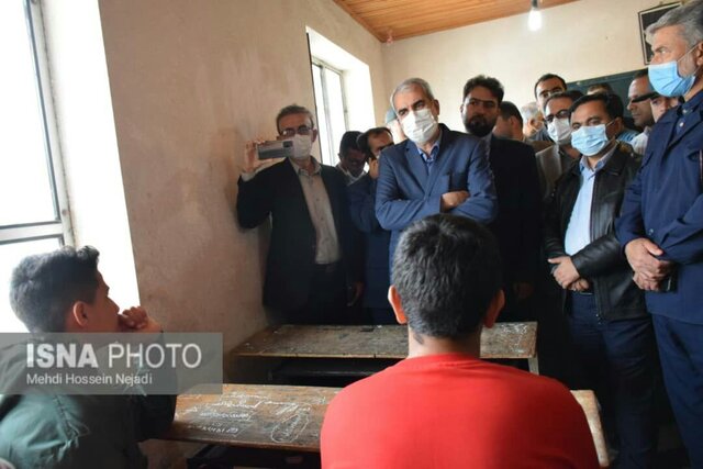 دلجویی وزیر آموزش و پرورش از دانشآموز کتک خورده آستارایی/ عکس