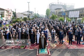 اقامه نماز عید فطر به امامت نماینده ولی فقیه گیلان در فضای باز