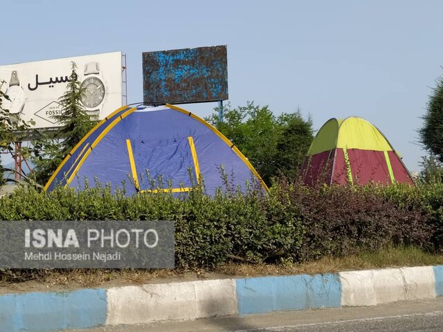 حضور پرشمار مسافران و بیتوته در پیاده روهای آستارا + تصاویر