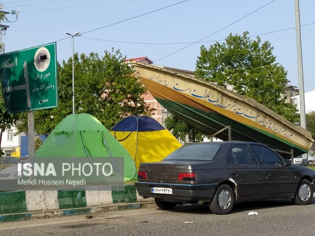 حضور پرشمار مسافران و بیتوته در پیاده روهای آستارا + تصاویر