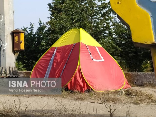 حضور پرشمار مسافران و بیتوته در پیاده روهای آستارا + تصاویر