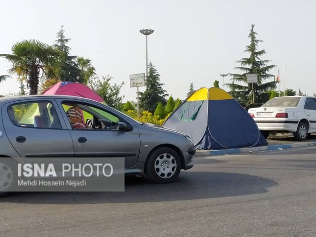 حضور پرشمار مسافران و بیتوته در پیاده روهای آستارا + تصاویر