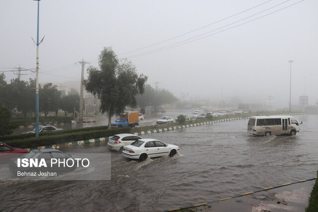 باد و باران در راه گیلان/ احتمال آبگرفتگی معابر