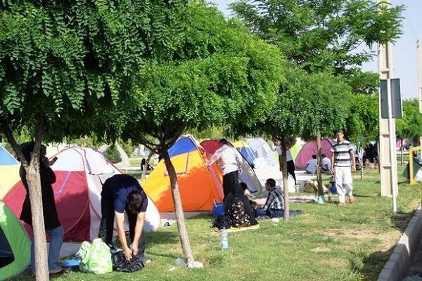 ساز ناکوک چهره مبلمان شهری زیر سایه چادرهای رنگارنگ سفر