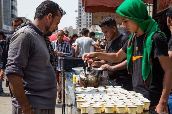اربعین میآید/ پیر و جوان با پای دل شوق حرم یار دارند
