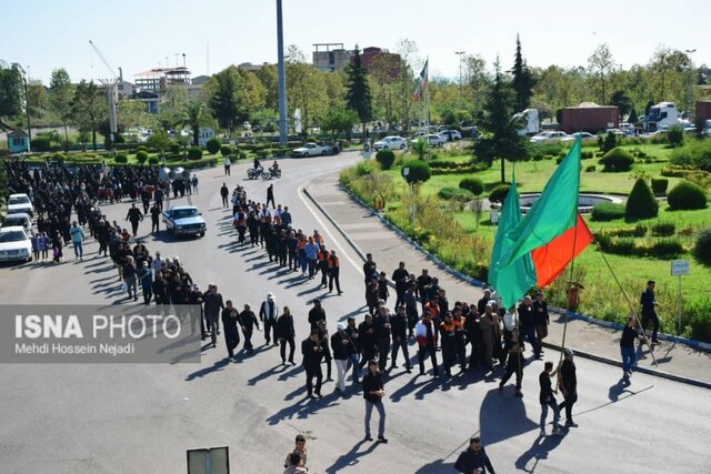 راهپیمایی ۱۰ کیلومتری اربعین حسینی در شهر مرزی آستارا + تصاویر