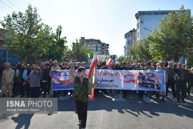 شکوه حضور مرزنشینان آستارایی در راهپیمایی ۱۳ آبان + تصاویر