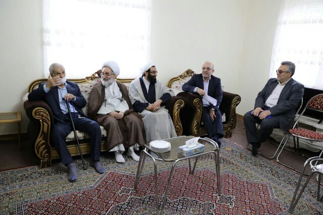 خانوادههای شهدا سند انقلاب هستند