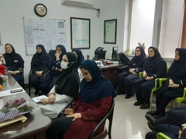 پرستاران در خط مقدم درمان و سلامت هستند