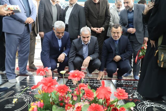 ادای احترام وزیر آموزش و پرورش به مقام شامخ شهدا