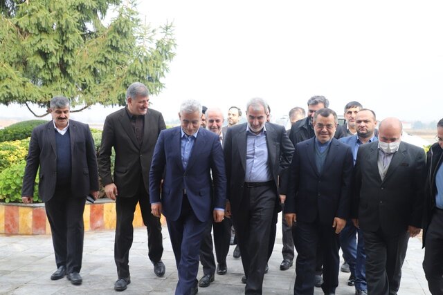 ادای احترام وزیر آموزش و پرورش به مقام شامخ شهدا