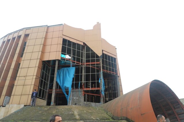 بازدید وزیر آموزش و پرورش از پروژه نیمه تمام سالن فرهنگیان