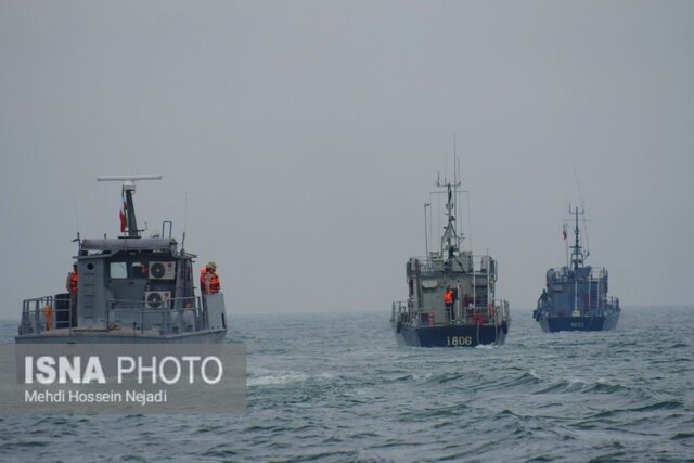 رژه اقتدار یگانهای دریایی ارتش و مرزبانی در آستارا + تصاویر