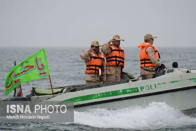 رژه اقتدار یگانهای دریایی ارتش و مرزبانی در آستارا + تصاویر