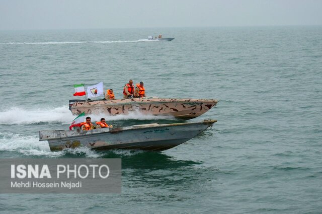 رژه اقتدار یگانهای دریایی ارتش و مرزبانی در آستارا + تصاویر