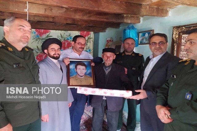 خانه والدین شهید جاویدنام «محمد پیدا» برق دار شد