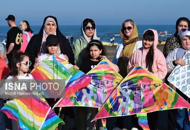 جشن پرواز بادبادک ها در ساحل آستارا + تصاویر