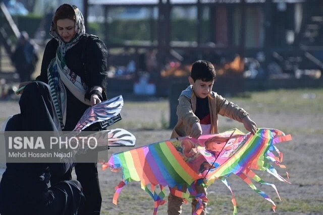 جشن پرواز بادبادک ها در ساحل آستارا + تصاویر