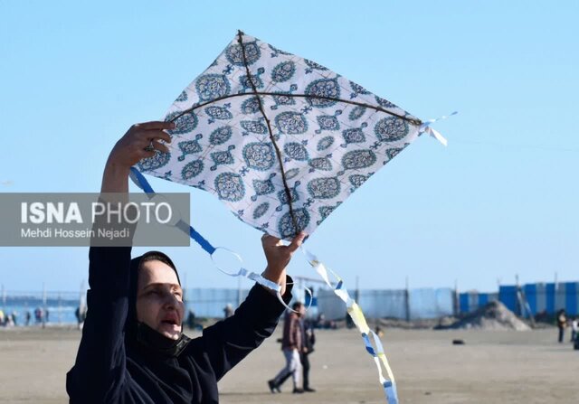 جشن پرواز بادبادک ها در ساحل آستارا + تصاویر