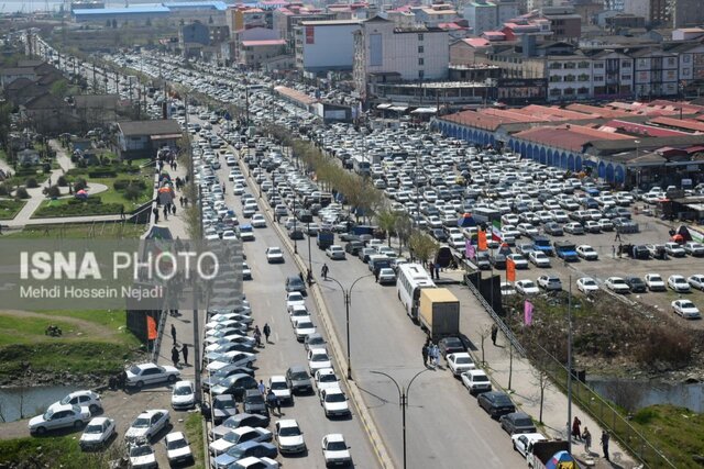 تعطیلات عید فطر و انبوه مسافران در آستارا/ اقامتگاه‌ها تکمیل شد