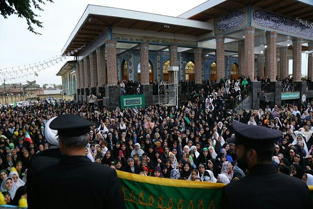 با دست گیری از گرفتاران خادم امام رضا(ع) شویم