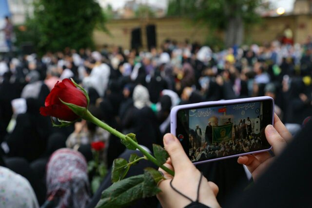 با دست گیری از گرفتاران خادم امام رضا(ع) شویم