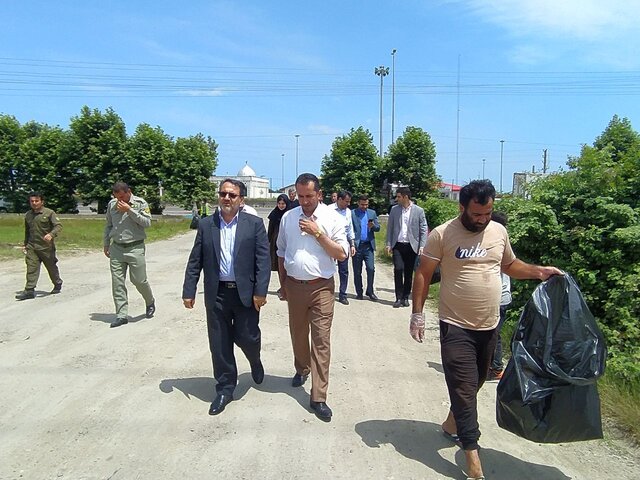 حاشیه تالاب استیل آستارا پاکسازی شد