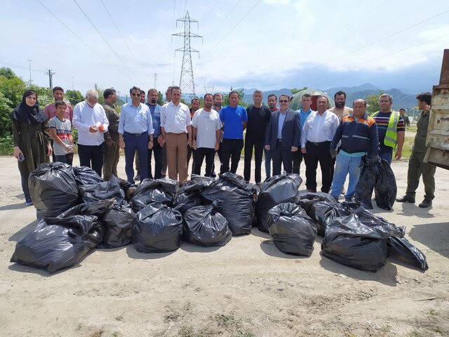 حاشیه تالاب استیل آستارا پاکسازی شد